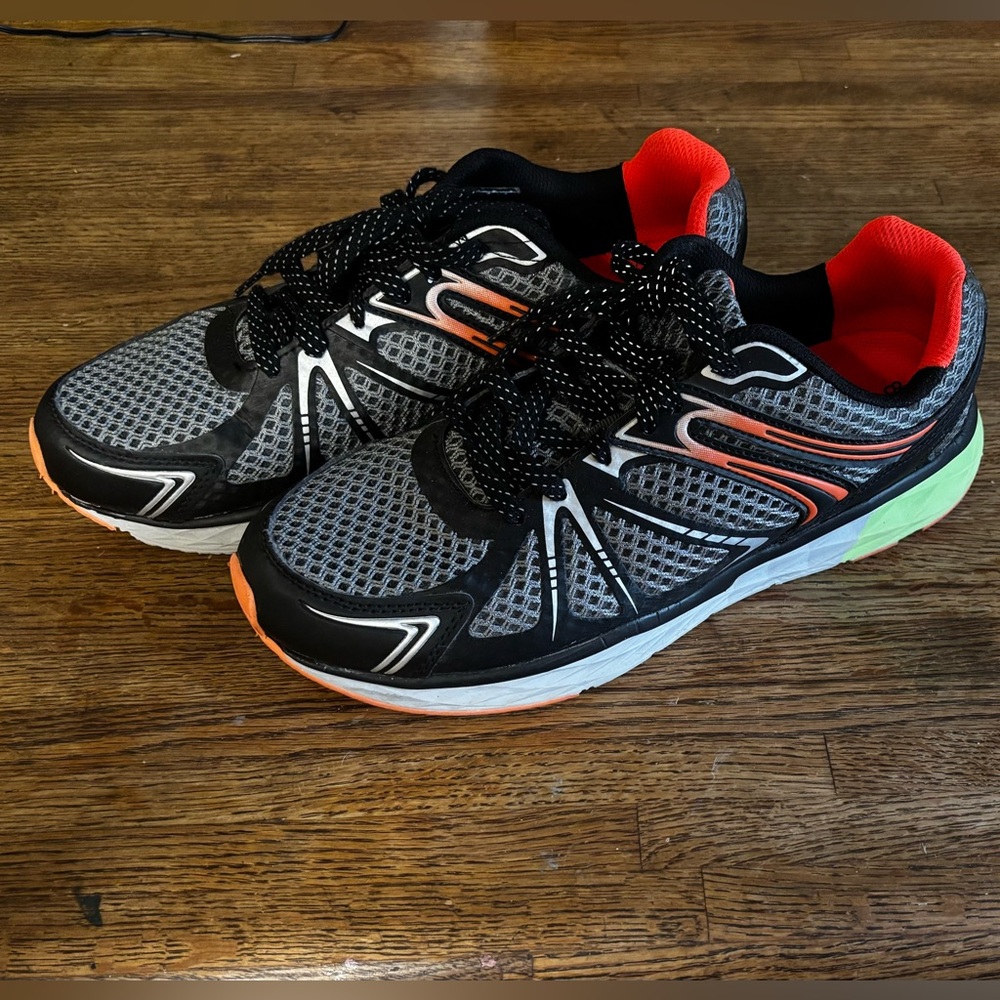 Sneakers, Avia